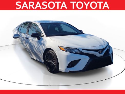 Used 2020 Toyota Camry SE image 1