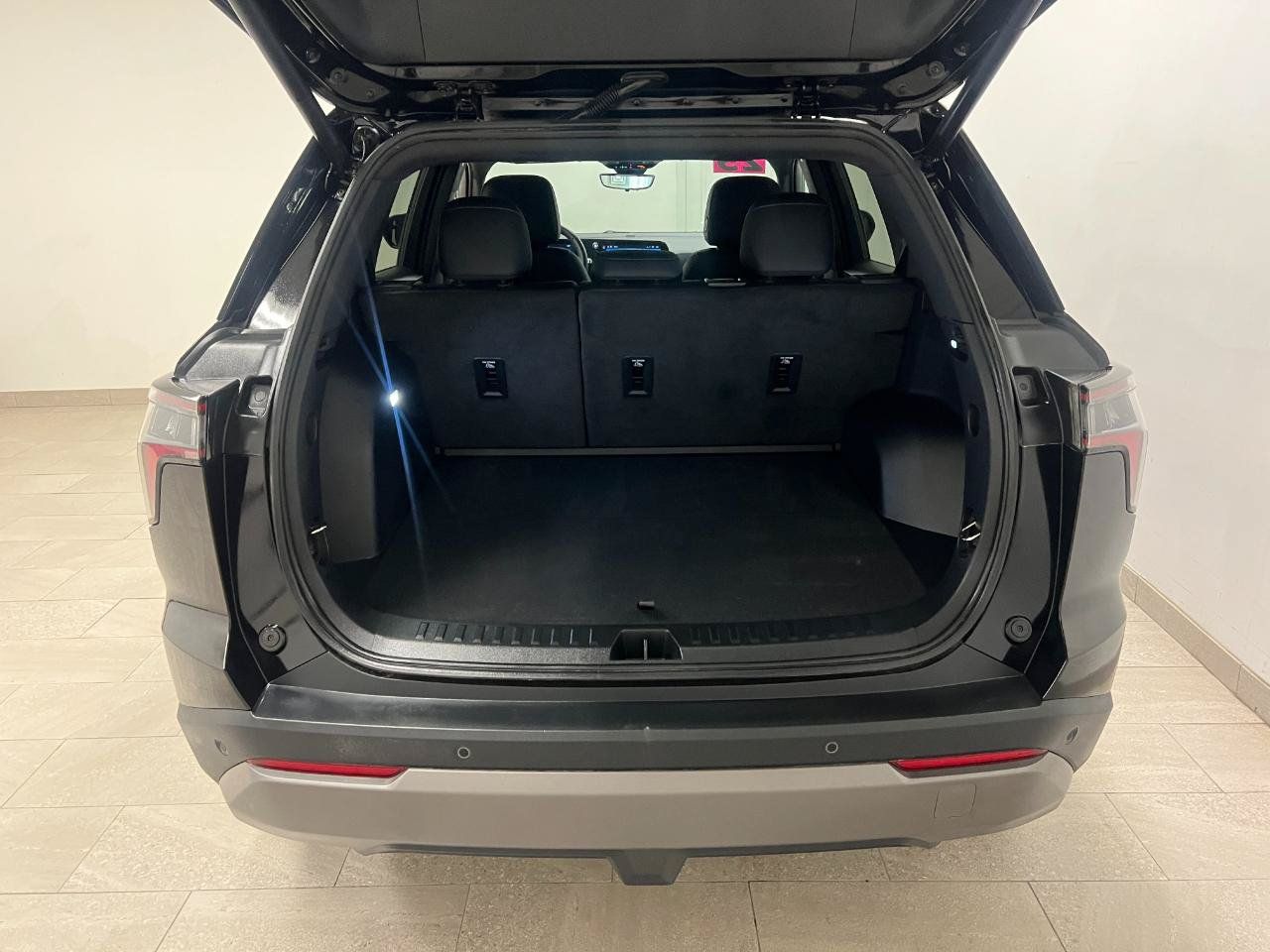 Used 2025 Chevrolet Equinox LT w/ Convenience Package II FWD image 19