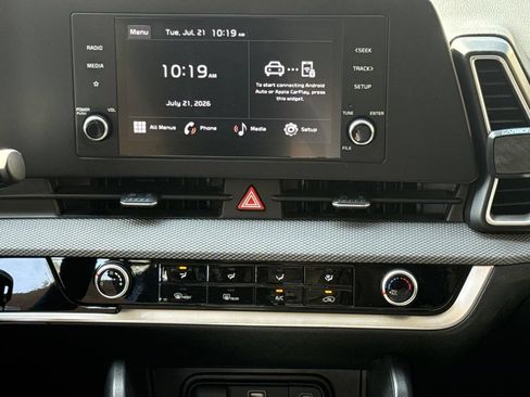 Used 2024 Kia Sportage LX FWD image 11