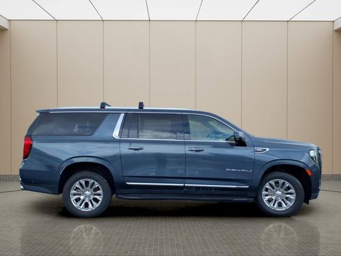 Used 2021 GMC Yukon XL Denali AWD/4WD image 5