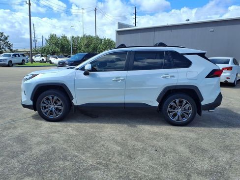Used 2022 Toyota RAV4 XLE Premium AWD/4WD image 5