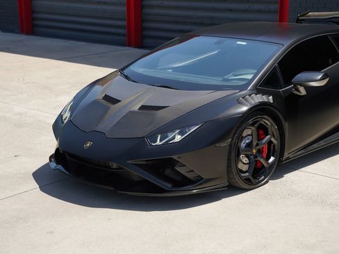 Used 2021 Lamborghini Huracan EVO RWD image 3