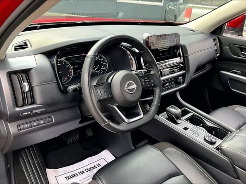 Used 2023 Nissan Pathfinder SL w/ Black Appearance Package image 15