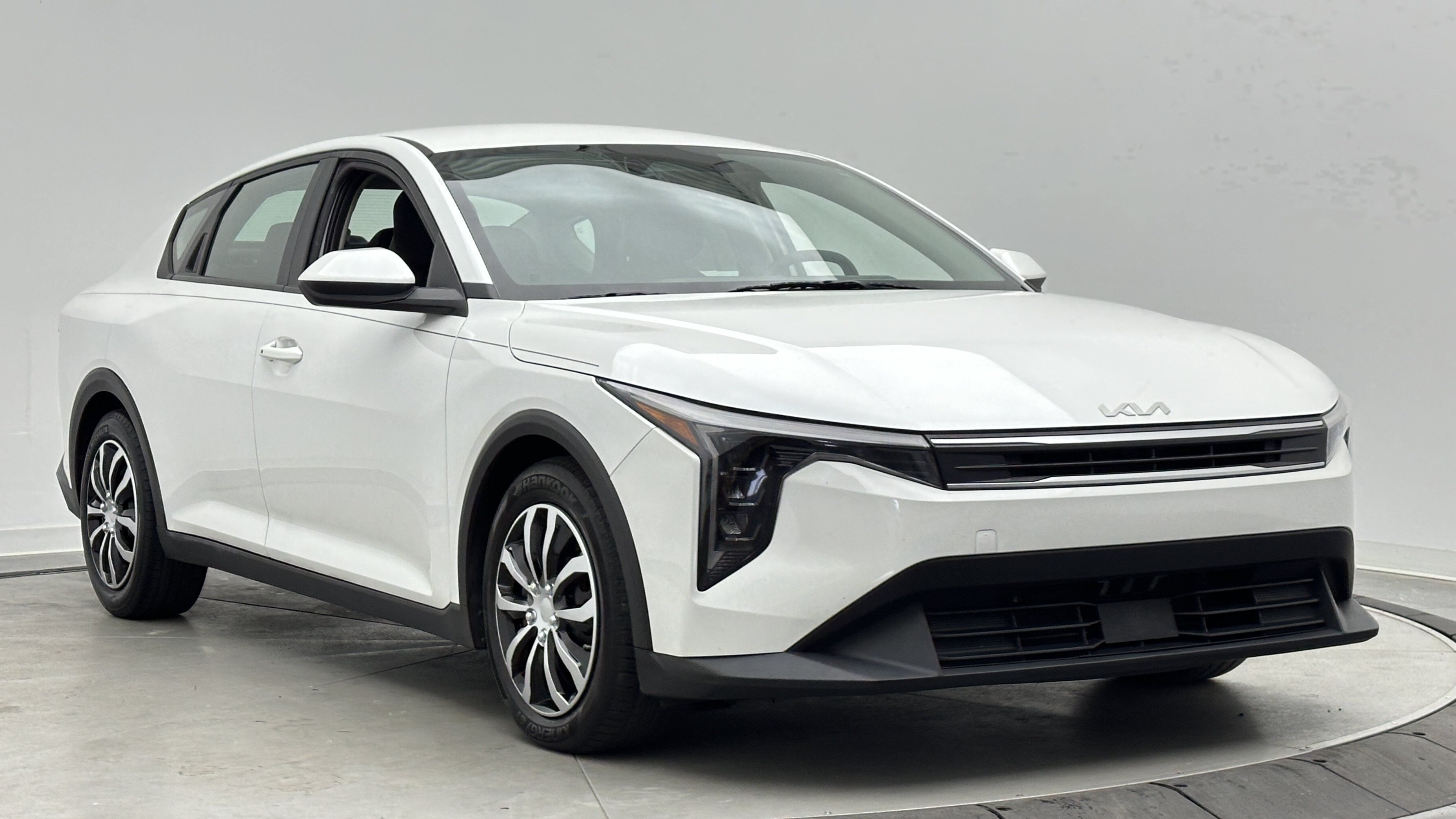 Used 2025 Kia K4 FWD image 3