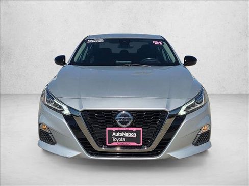 Used 2021 Nissan Altima 2.5 SR FWD image 2
