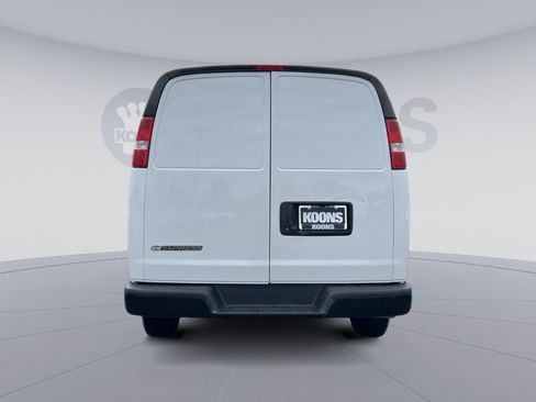 Used 2021 Chevrolet Express 2500 RWD image 10