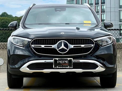 Used 2025 Mercedes-Benz GLC 350e 4MATIC image 3