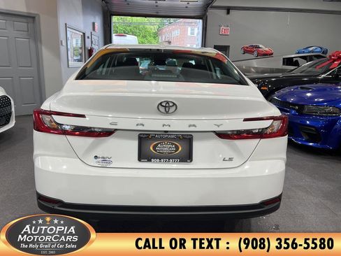 Used 2025 Toyota Camry LE image 5