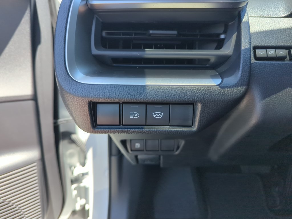 Used 2025 Toyota Prius LE FWD image 18