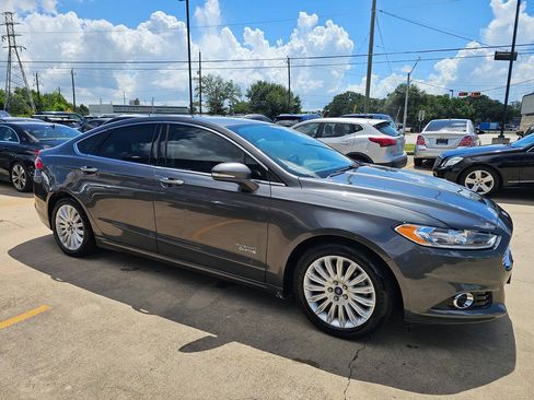Used 2016 Ford Fusion Energi SE FWD image 3