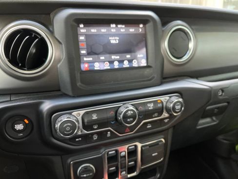 Used 2021 Jeep Gladiator Rubicon w/ Trailer Tow Package AWD/4WD image 2