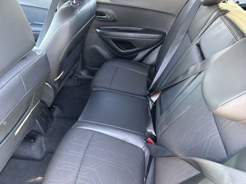 Used 2020 Chevrolet Trax LT w/ LT Convenience Package image 14