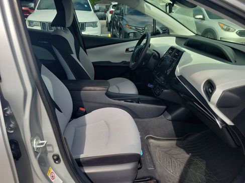 Used 2019 Toyota Prius L Eco FWD image 7