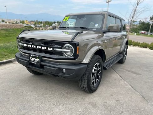 Used 2025 Ford Bronco Outer Banks AWD/4WD image 3