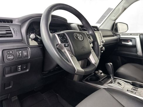 Certified 2022 Toyota 4Runner SR5 Premium AWD/4WD image 4