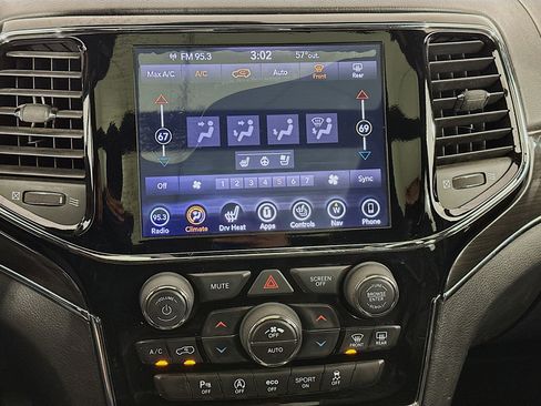 Used 2019 Jeep Grand Cherokee Overland image 23