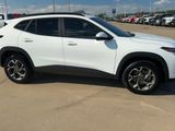 Used 2025 Chevrolet Trax LT w/ Driver Confidence Package image 2