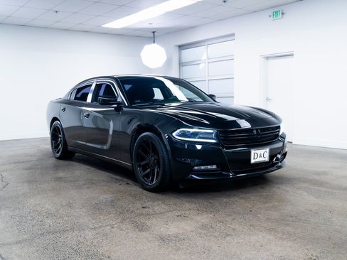 Used 2016 Dodge Charger R/T image 25