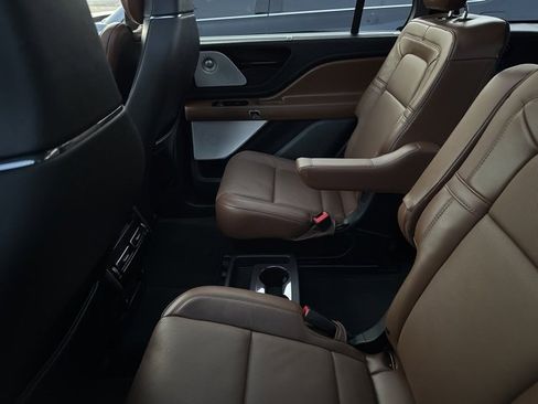 Used 2024 Lincoln Aviator Reserve w/ Equipment Group 201A image 6