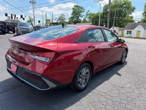 Used 2024 Hyundai Elantra SEL FWD image 5