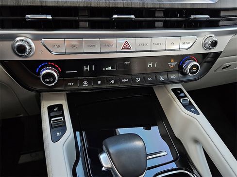 Used 2023 Kia Telluride EX w/ EX Captain's Chair Package image 27