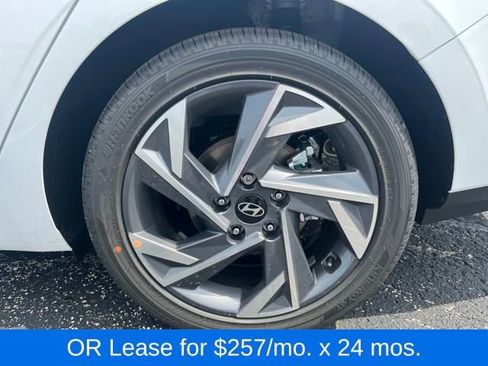 New 2025 Hyundai Elantra SEL image 10