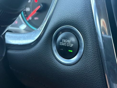 Used 2023 Chevrolet Traverse LT image 34