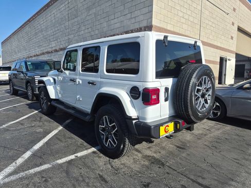 Used 2024 Jeep Wrangler Unlimited Sahara AWD/4WD image 5