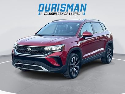 Used 2023 Volkswagen Taos SE w/ Panoramic Sunroof Package