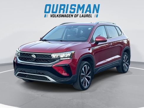 Used 2023 Volkswagen Taos SE w/ Panoramic Sunroof Package FWD image 1