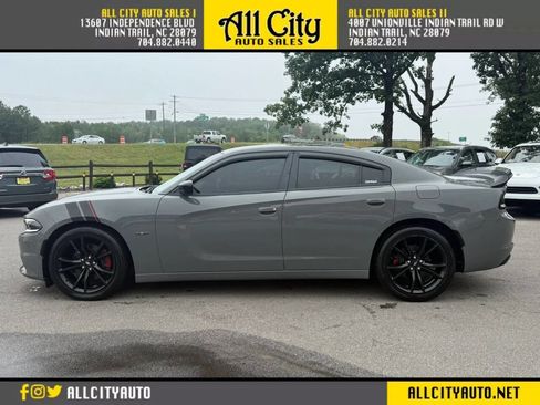 Used 2017 Dodge Charger R/T w/ Navigation & Travel Group RWD image 4
