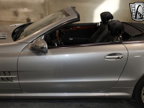 Used 2011 Mercedes-Benz SL 550 image 14