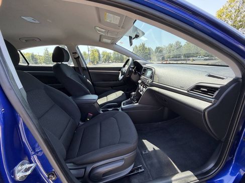 Used 2019 Hyundai Elantra SE FWD image 12