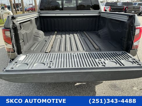 Used 2020 Nissan Titan SL w/ Moonroof Package image 21