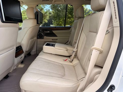 Used 2018 Lexus LX 570 4WD w/ Luxury Package image 39
