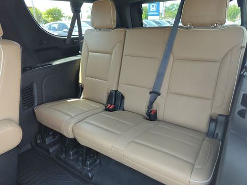 Used 2021 Chevrolet Suburban Premier w/ Premium Package RWD image 30