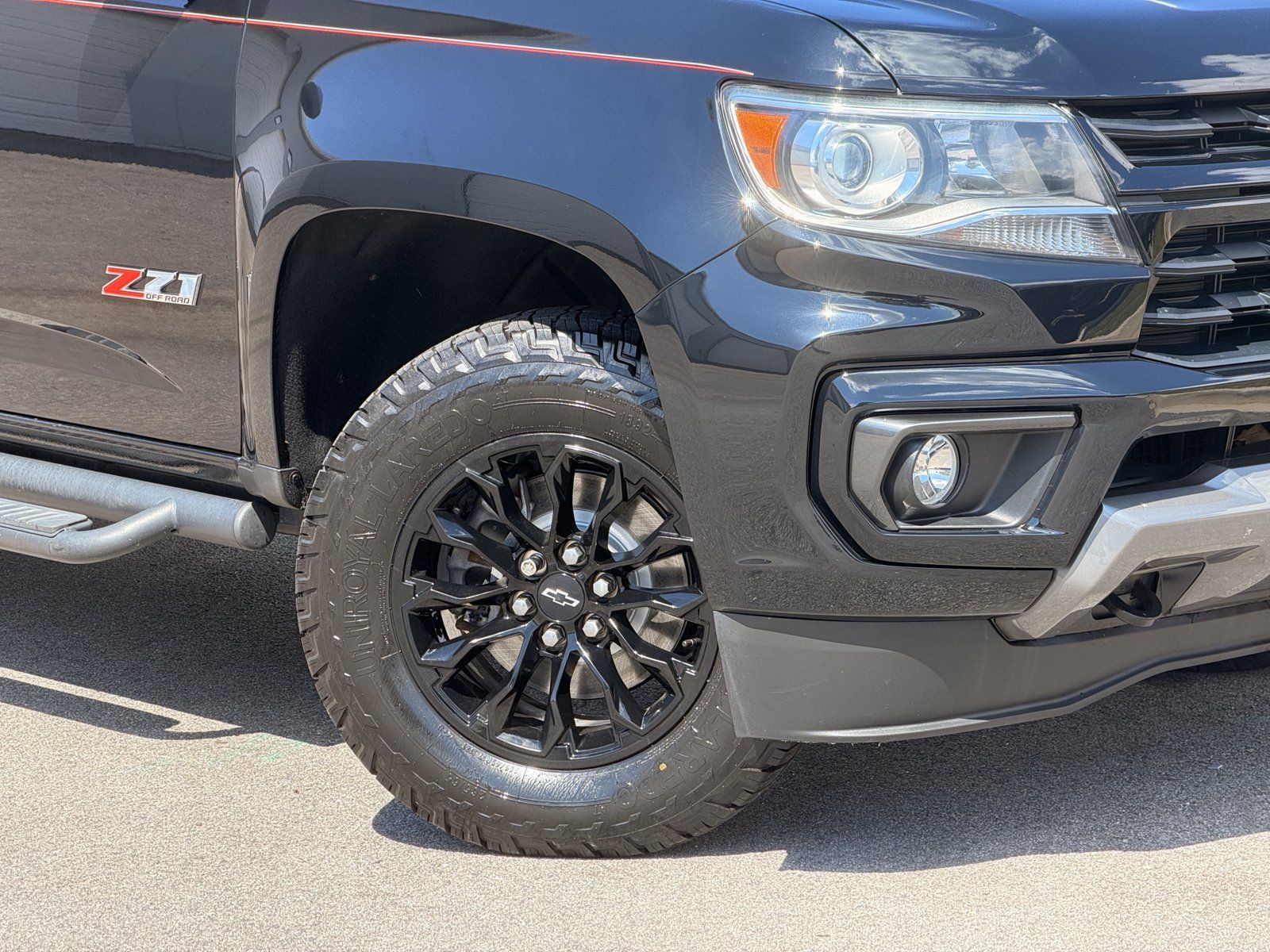 Used 2021 Chevrolet Colorado Z71 w/ Z71 Midnight Edition AWD/4WD image 3