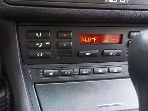 Used 2005 BMW 330Ci Convertible image 10