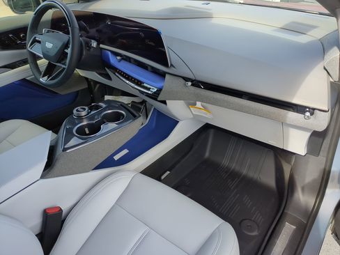 New 2026 Cadillac Optiq Luxury 1 image 12