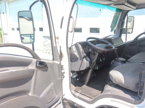 Used 2024 Isuzu NPR image 18