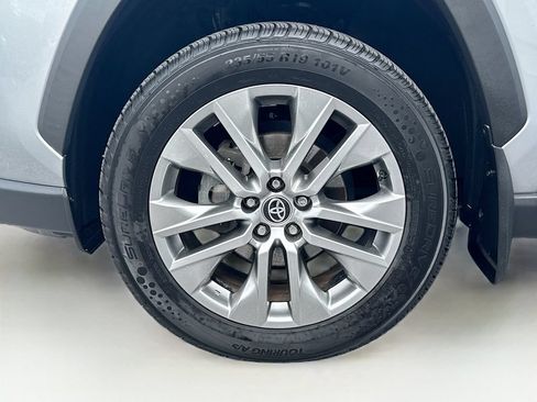 Used 2021 Toyota RAV4 XLE Premium AWD/4WD image 31