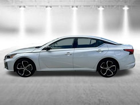 Certified 2025 Nissan Altima 2.5 SR FWD image 10