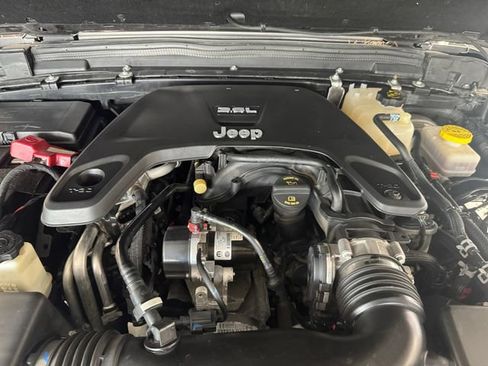 Used 2021 Jeep Wrangler Unlimited Sport AWD/4WD image 7