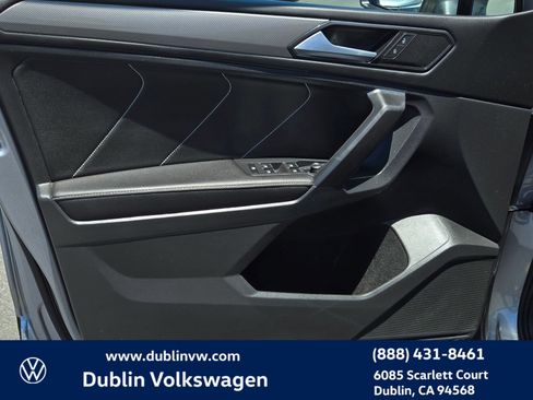 Certified 2023 Volkswagen Tiguan SE w/ Panoramic Sunroof Package AWD/4WD image 10
