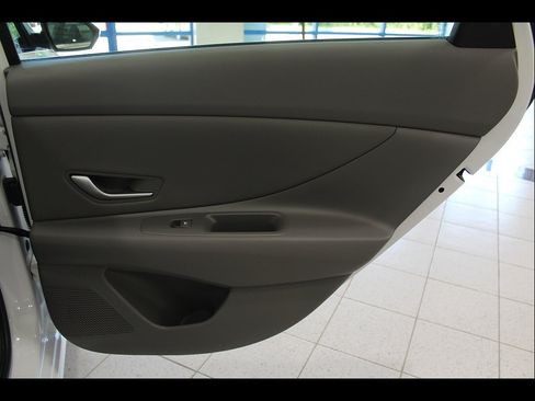 Used 2025 Hyundai Elantra SEL FWD image 22