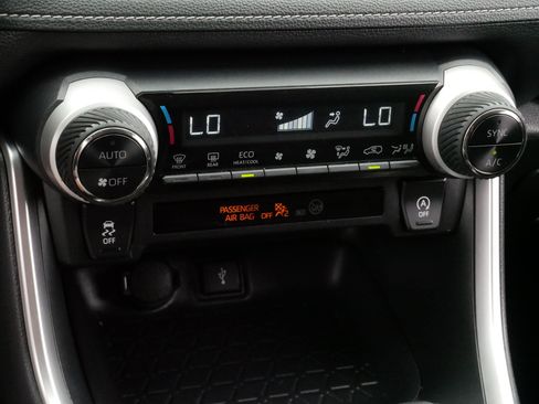 Used 2020 Toyota RAV4 XLE w/ Convenience Package AWD/4WD image 23