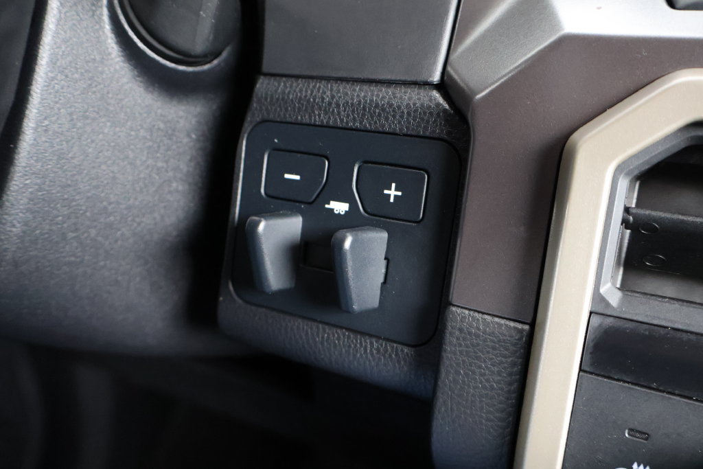 Certified 2025 Toyota Tacoma SR5 AWD/4WD image 32