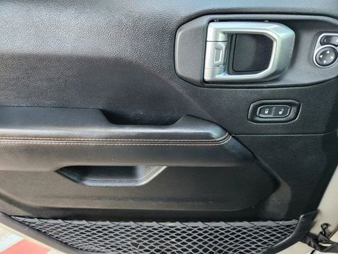 Used 2020 Jeep Gladiator Mojave image 25