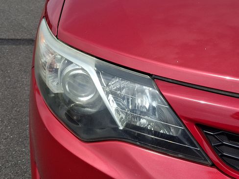 Used 2014 Toyota Camry SE FWD image 10