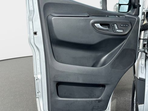 Used 2020 Mercedes-Benz Sprinter 2500 w/ Comfort Plus Package image 17